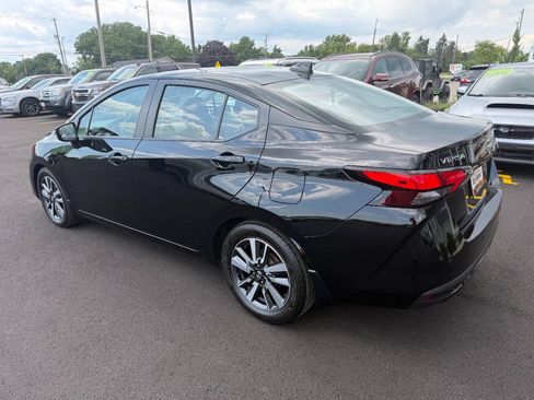 Used 2021 Nissan Versa SV FWD image 3
