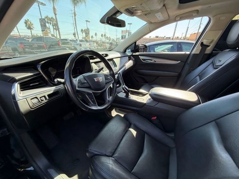 Used 2017 Cadillac XT5 Luxury FWD image 12