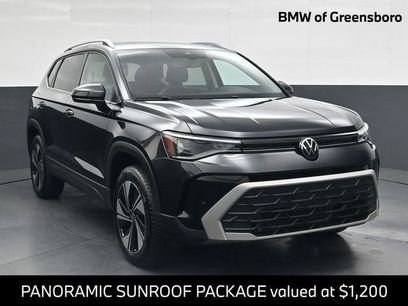 Used 2025 Volkswagen Taos SE w/ Panoramic Sunroof Package