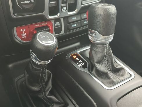 Used 2025 Jeep Wrangler Unlimited Sport AWD/4WD image 20