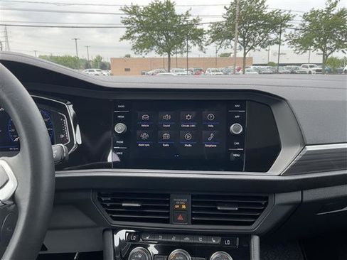 Used 2024 Volkswagen Jetta SEL image 9