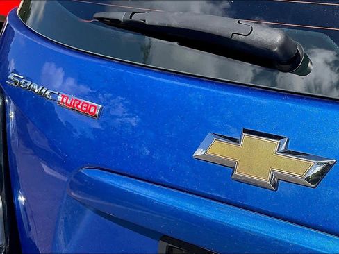 Used 2017 Chevrolet Sonic LT w/ Fun and Sun Package image 8