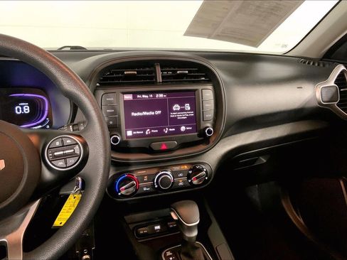 Used 2025 Kia Soul LX w/ LX Technology Package FWD image 6