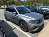 Used 2022 Volkswagen Tiguan SE image 2