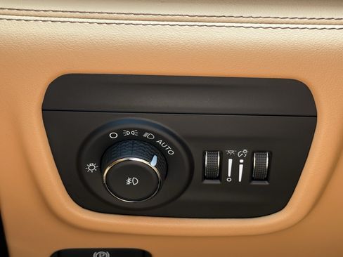 Used 2025 Jeep Grand Cherokee L Summit AWD/4WD image 25