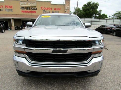 Used 2018 Chevrolet Silverado 1500 LT w/ All Star Edition AWD/4WD image 3