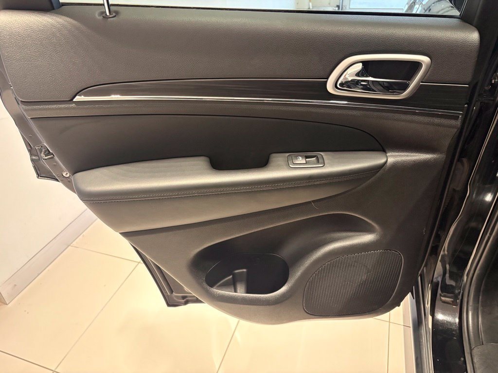 Used 2021 Jeep Grand Cherokee Limited AWD/4WD image 19