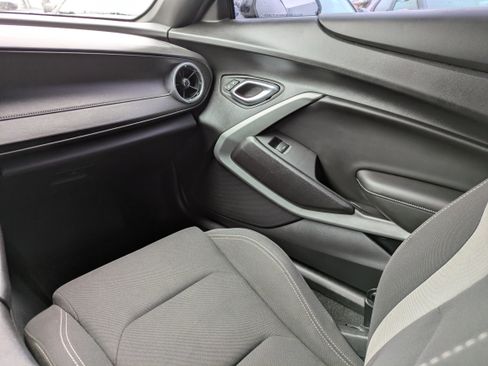 Used 2018 Chevrolet Camaro SS image 9