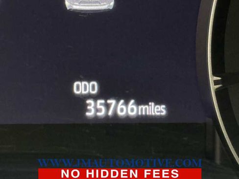 Used 2021 Toyota Highlander XLE image 25