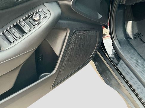 Used 2022 Subaru Outback Premium image 19