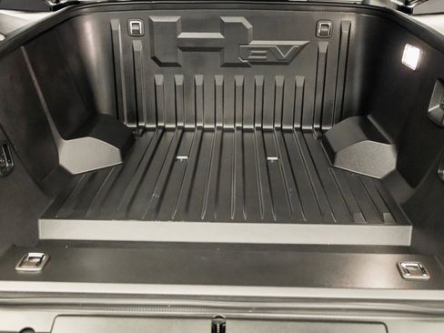 Used 2024 GMC Hummer EV 2X image 28