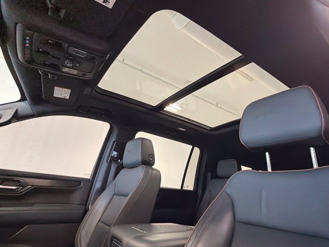 Used 2025 GMC Yukon XL AT4 w/ AT4 Premium Package AWD/4WD image 19