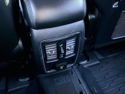 Used 2021 Jeep Grand Cherokee Laredo X image 12