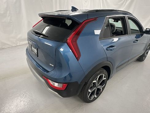 New 2025 Kia Niro EX Touring image 3