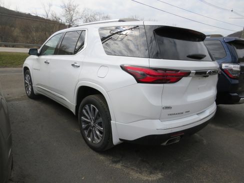 Used 2023 Chevrolet Traverse Premier image 4