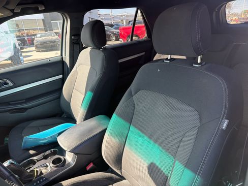 Used 2016 Ford Explorer XLT image 10
