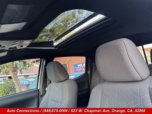 Used 2017 Toyota Tacoma TRD Off-Road image 21