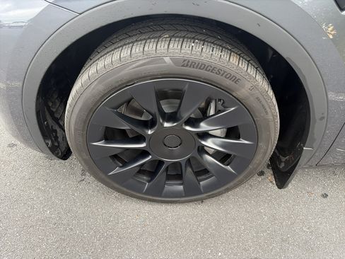 Used 2024 Tesla Model Y Long Range AWD/4WD image 9