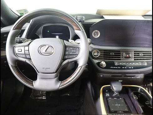 Certified 2022 Lexus LS 500 w/ Interior Upgrade Package RWD image 8