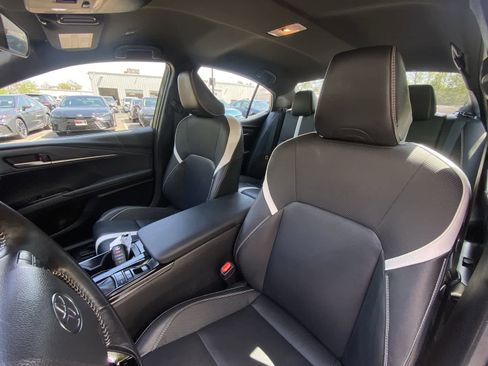 Used 2025 Toyota Camry SE FWD image 20