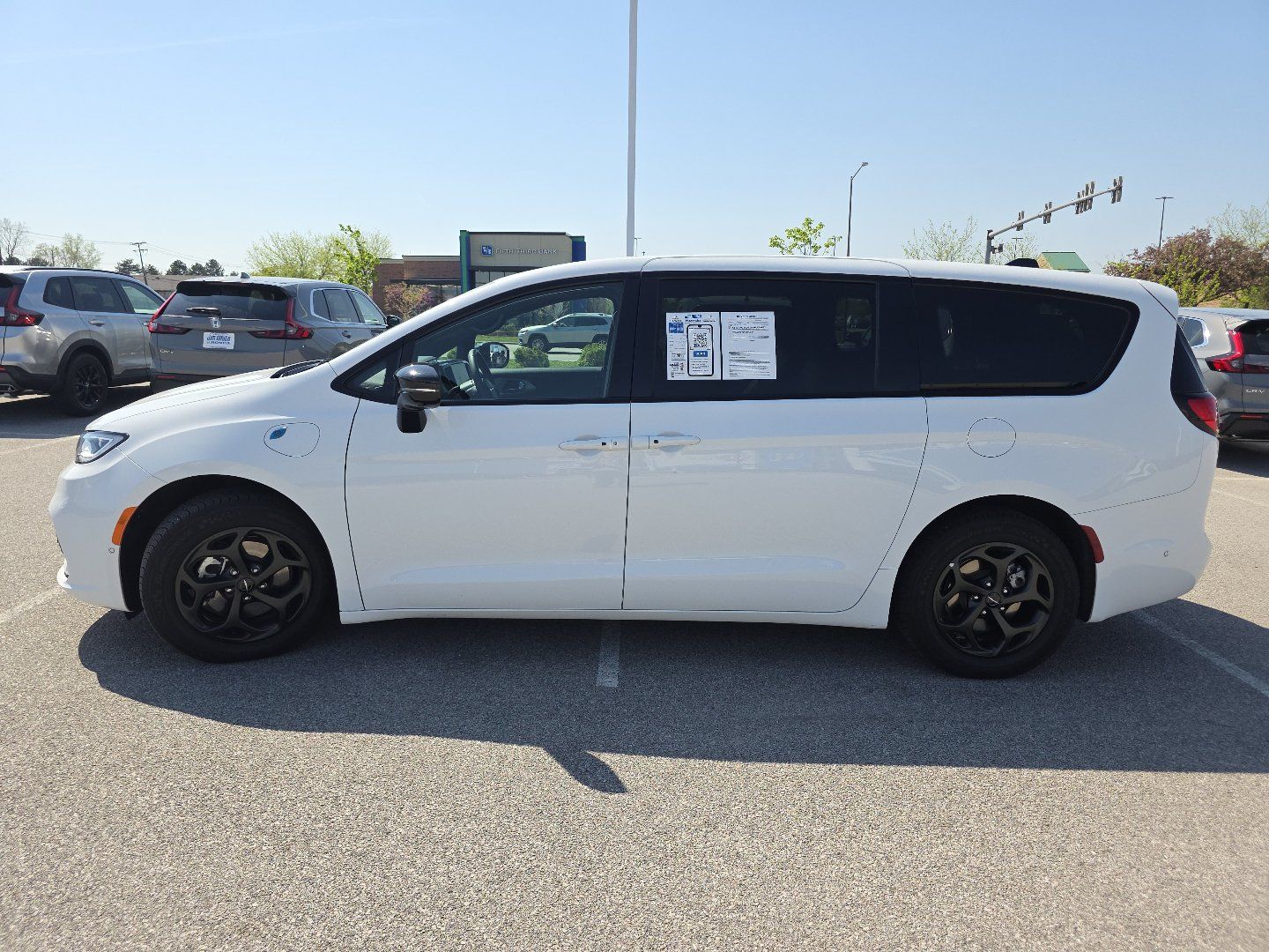 Used 2024 Chrysler Pacifica Limited FWD image 11