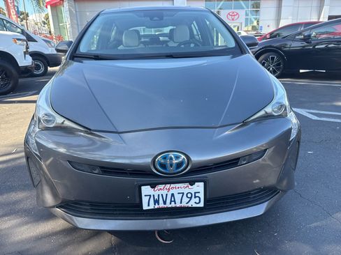 Used 2017 Toyota Prius Four w/ Premium Convenience Package image 8