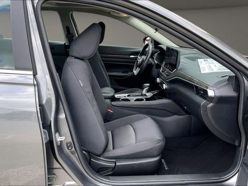Used 2024 Nissan Altima 2.5 SV w/ SV Premium Package AWD/4WD image 7