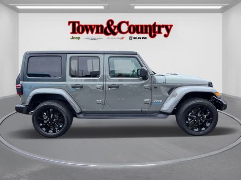 Certified 2022 Jeep Wrangler Unlimited Sahara w/ Cold Weather Group AWD/4WD image 3