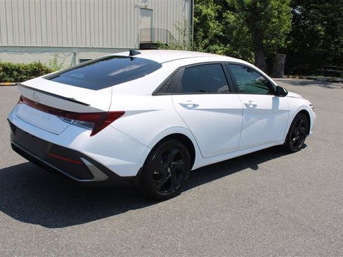 Used 2026 Hyundai Elantra Sport FWD image 8