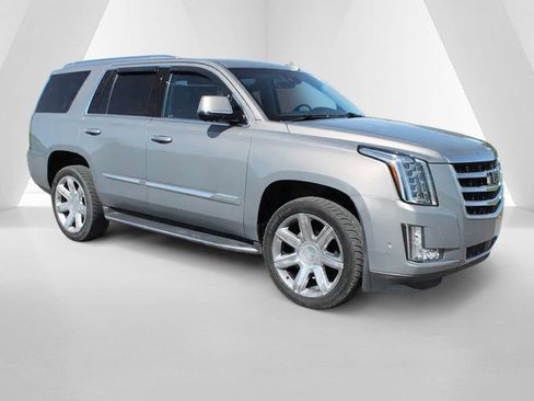 Used 2018 Cadillac Escalade Premium Luxury image 1