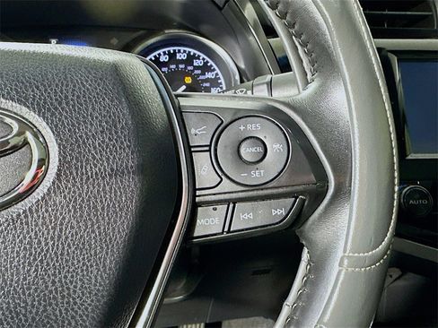 Used 2018 Toyota Camry SE w/ Moonroof Package image 22