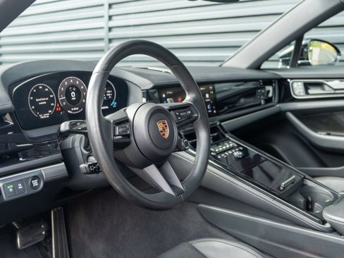 Certified 2025 Porsche Panamera 4 w/ Premium Package AWD/4WD image 4
