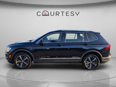 Used 2018 Volkswagen Tiguan SEL AWD/4WD image 2