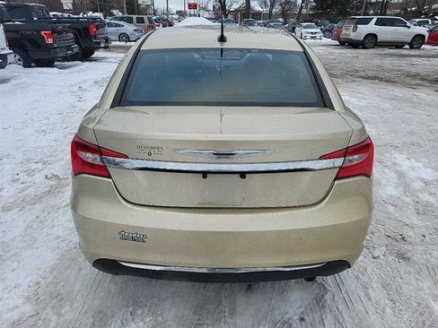 Used 2011 Chrysler 200 Touring image 7