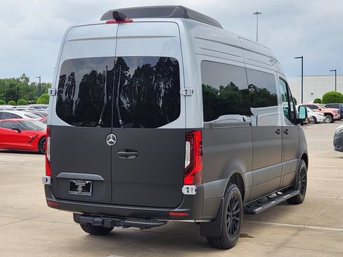 Used 2025 Mercedes-Benz Sprinter 2500 image 6