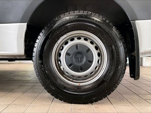 Used 2025 Mercedes-Benz Sprinter 2500 image 33