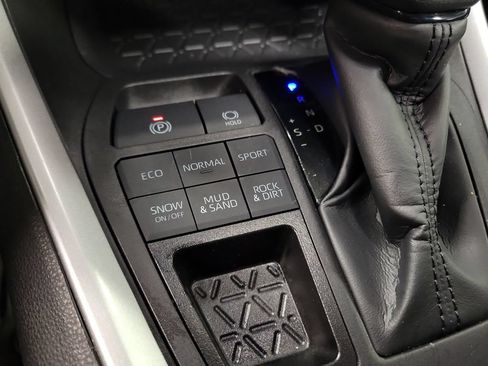 Used 2023 Toyota RAV4 LE AWD/4WD image 20