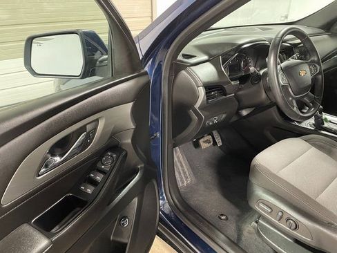 Used 2023 Chevrolet Traverse LT image 10