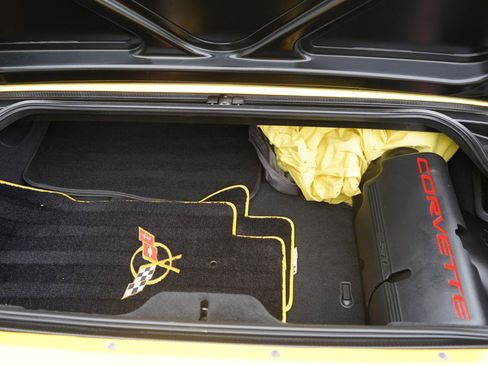 Used 2000 Chevrolet Corvette Convertible w/ Memory Pkg RWD image 88