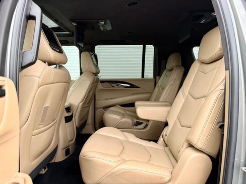 Used 2018 Cadillac Escalade ESV Platinum AWD/4WD image 19