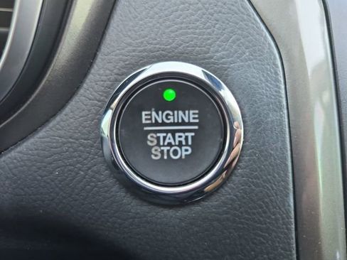 Used 2019 Ford Fusion SE image 30