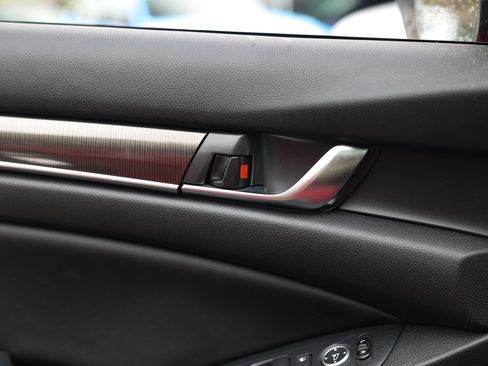 Used 2018 Honda Accord Sport image 43
