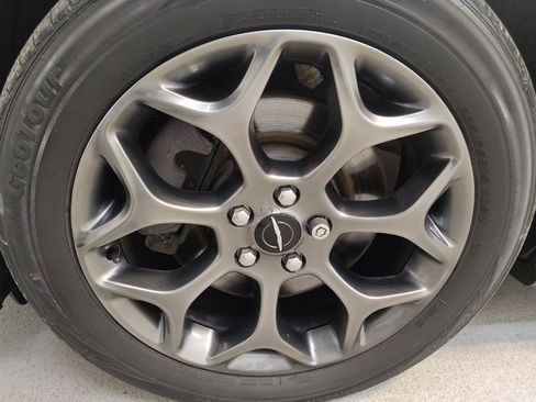 Used 2018 Chrysler 300 S w/ 300S Premium Group 2 image 31