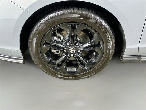 Certified 2025 Honda Accord SE image 13