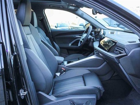 New 2025 Audi Q5 Premium Plus image 18