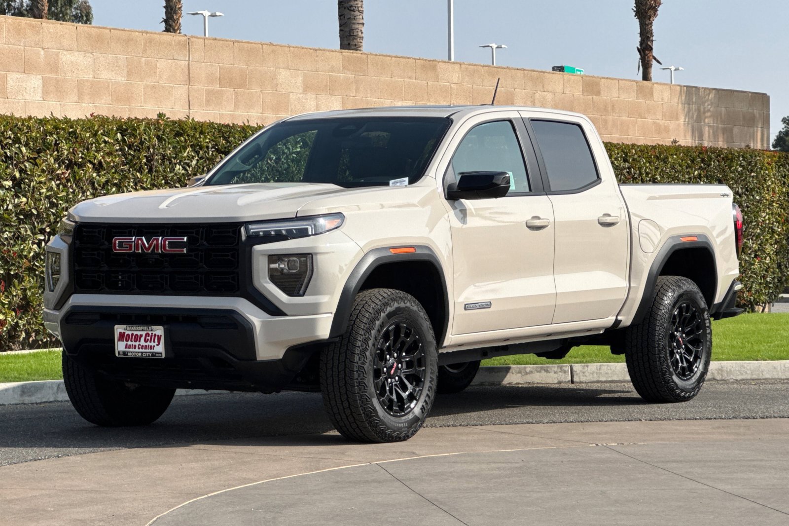 Certified 2026 GMC Canyon Elevation w/ Technology Package AWD/4WD image 8
