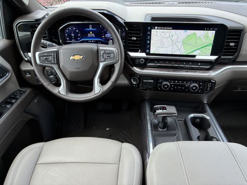 Used 2025 Chevrolet Silverado 1500 LTZ AWD/4WD image 21