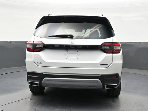 Used 2024 Honda Pilot Touring image 4