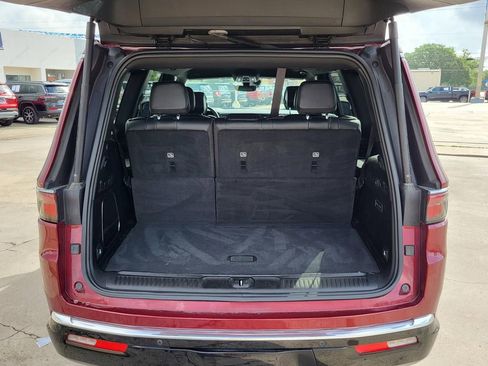 Used 2024 Jeep Wagoneer Series II w/ Flexible Seating Group AWD/4WD image 12