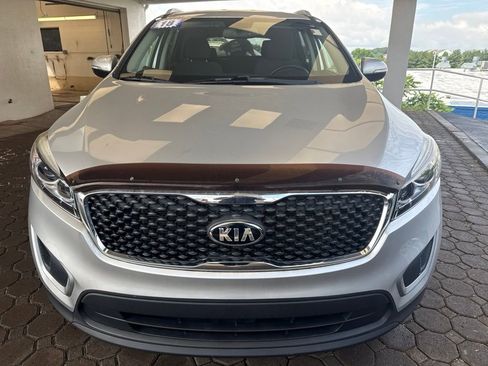 Used 2018 Kia Sorento FWD image 2